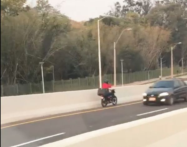 Motociclista “kamikaze” viajó a contramano en nuevo viaducto del Botánico - Nacionales - ABC Color