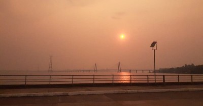 La Nación / Atardecer gris en Encarnación a causa de la humareda