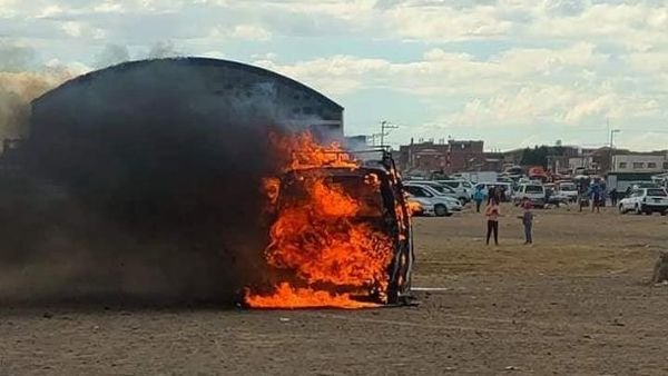¡Impactante! Vecinos queman vivos a tres supuestos ladrones en Bolivia (Video)