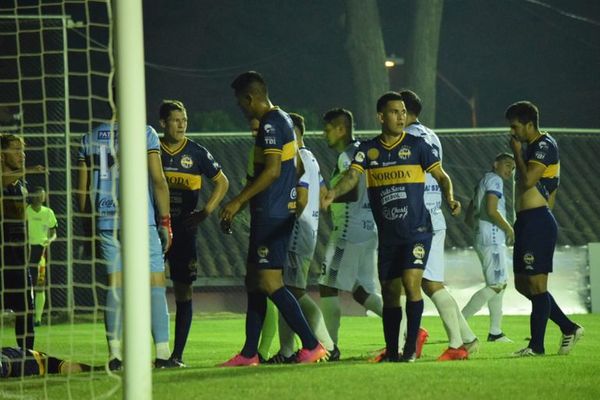 Trinidense golea a Ameliano y se mete en la pelea - Fútbol de Ascenso de Paraguay - ABC Color