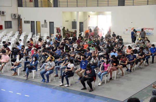 Hubo quejas por falta de vacunas y hoy anunciarán cómo sigue plan