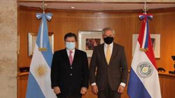 Canciller solicitó apertura de la frontera a su par argentino