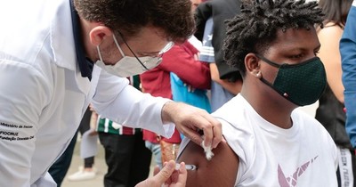 La Nación / Pentavacunado en Brasil mezcló Pfizer, Coronavac y Astrazeneca