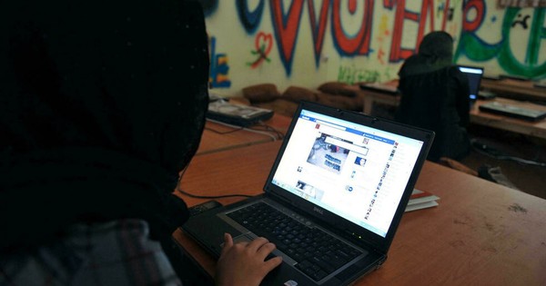 La Nación / Los ‘influencers’ afganos desaparecen de las redes sociales