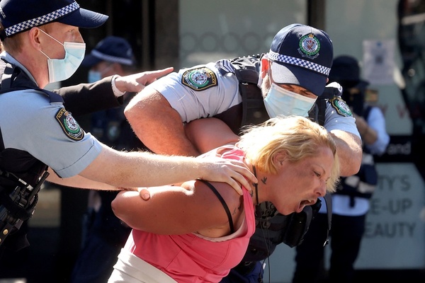 Represión y detenciones en nuevas marchas contra el confinamiento en Australia | .::Agencia IP::.