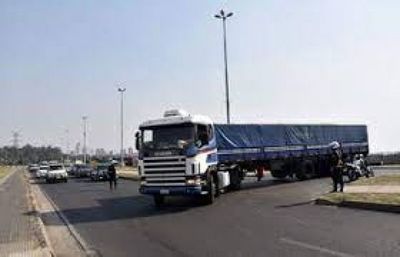 Dinatran advierte que habrá sanciones si no se cumple acuerdo firmado por camioneros