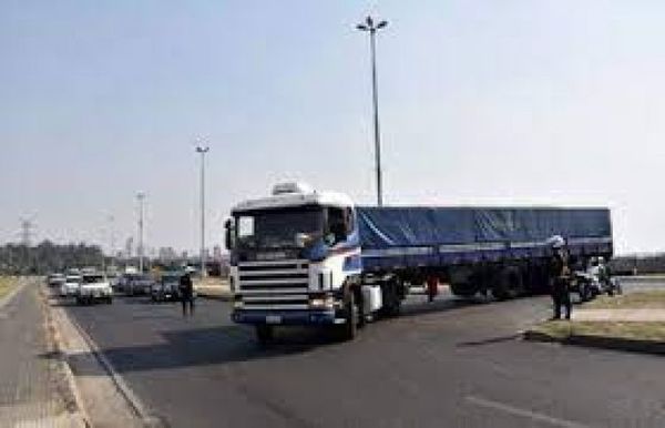 Dinatran advierte que habrá sanciones si no se cumple acuerdo firmado por camioneros