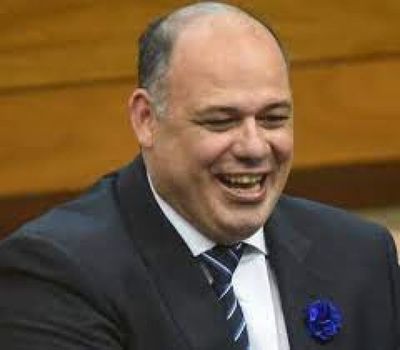 Senador «Chiquito Vale» busca obligar a votar a escombros con multas y exclusión