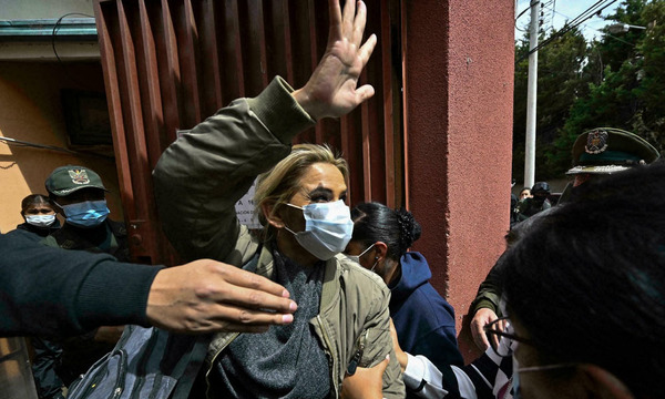 Acusan por genocidio a ex presidenta de Bolivia - OviedoPress