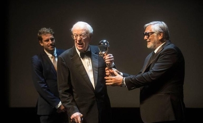 Diario HOY | El cine vuelve a Karlovy Vary con plan anticovid y homenaje a Michael Caine