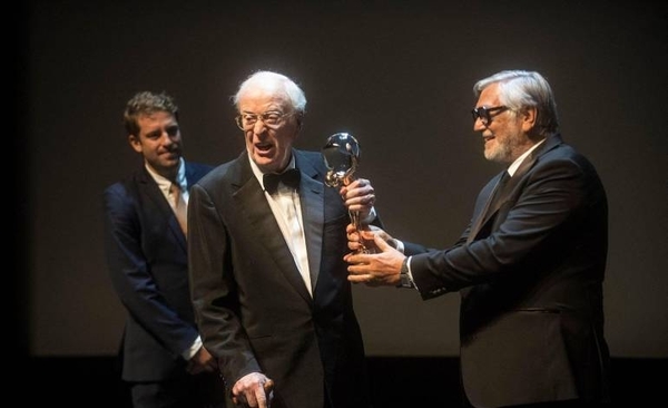 Diario HOY | El cine vuelve a Karlovy Vary con plan anticovid y homenaje a Michael Caine