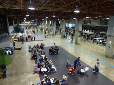 Vigilancia Sanitaria de Brasil se opone a cuarentena obligatoria en aeropuerto | El Independiente