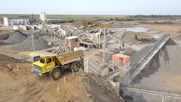 Continúan sin pausas las obras de maquinización del brazo Aña Cuá | .::Agencia IP::.