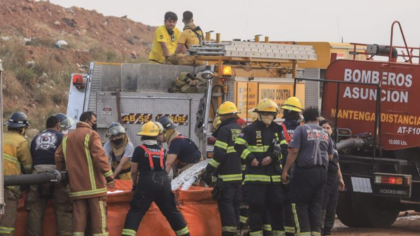 Bomberos no pueden combatir incendios por falta de permisos laborales | El Independiente