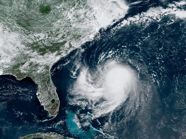 Henri se transforma en huracán en su ruta hacia el noreste de los EE.UU