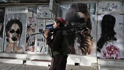 Suben los precios y los bancos llevan cerrados una semana en Kabul