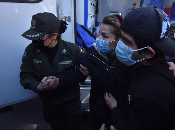 Gobierno informa que la expresidenta Áñez intentó lesionarse en prisión - Mundo - ABC Color