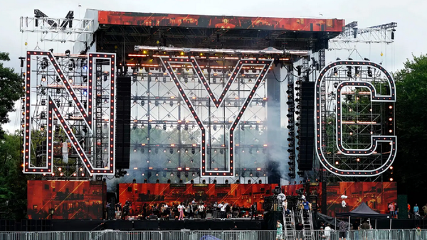 Con pandemia y amenaza de huracán, Nueva York celebra un concierto sólo para vacunados