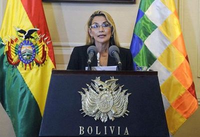 Exigen liberación de expresidenta de Bolivia tras su intento de suicidio en una cárcel