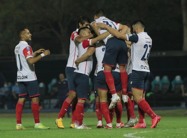 Cerro remonta, no parar de ganar y ya es escolta del líder