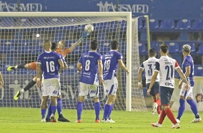 Crónica / DESPERTÓ Y GOLPEÓ