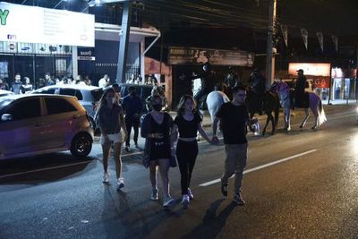 Policía obliga cierre de locales nocturnos sobre Acceso Sur  - Nacionales - ABC Color
