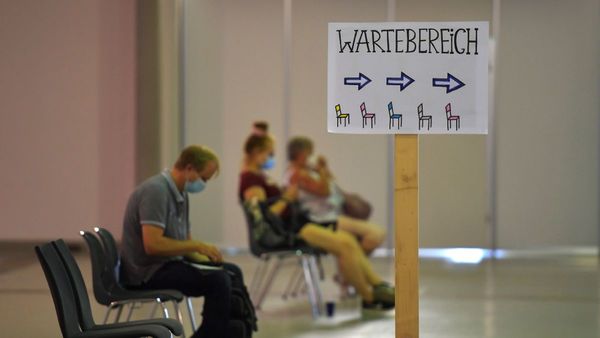 Vacunas y restricciones dividen a Alemania amenazada por nueva ola