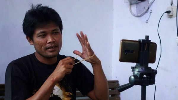 Mecánico influencer indonesio transformó a su comunidad