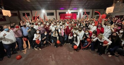 La Nación / Damas coloradas apoyan a Fernando Ramírez en Pilar