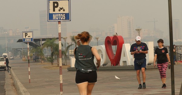 La Nación / Alergista recomienda no exponerse al aire contaminado por humo