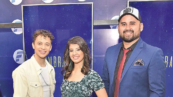Alfombra azul de la final del Canta Conmigo Py
