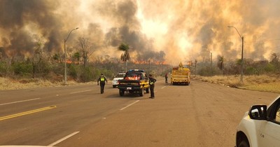 La Nación / Se despliegan para dar pelea al fuego que viene de Bolivia