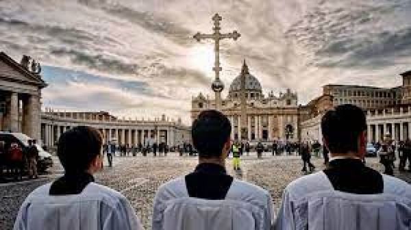 El Vaticano sanciona a un arzobispo polaco por encubrir pedofilia