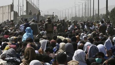 Siete muertos en el caos del aeropuerto de Kabul en medio de la huida de Afganistán