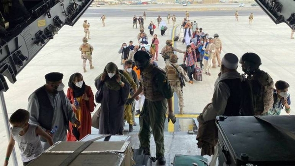 Diario HOY | EEUU ordena a aerolíneas comerciales asistir en la evacuación de los afganos