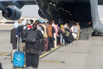 EEUU pidió ayuda a aerolíneas comerciales para trasladar a los evacuados tras salir de Afganistán | Ñanduti
