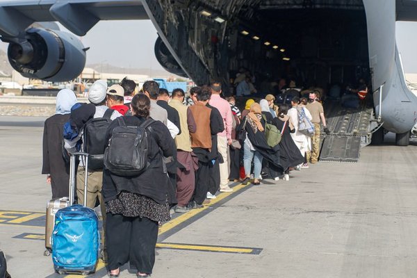 EEUU pidió ayuda a aerolíneas comerciales para trasladar a los evacuados tras salir de Afganistán | Ñanduti
