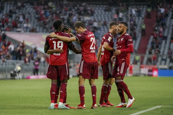 Bayern Múnich sufre para derrotar al Colonia en la Bundesliga