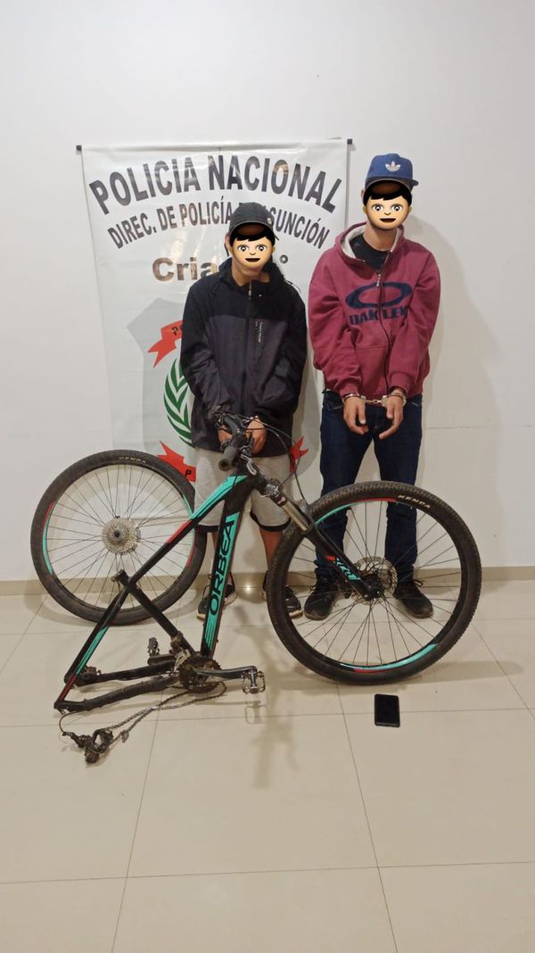 La Policía aprehendió a dos jóvenes sospechosos de supuesto hecho punible - Nacionales - ABC Color