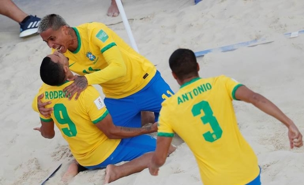 Diario HOY | Brasil derrota a El Salvador y Uruguay a Omán en el Mundial de fútbol playa