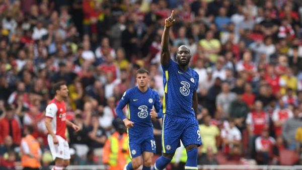 Chelsea derrotó al Arsenal en el debut goleador de Lukaku