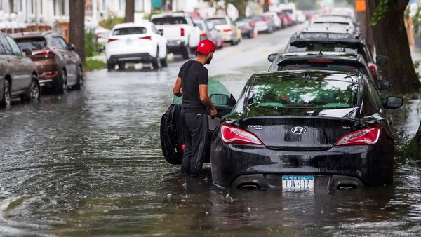 Henri deja a su paso inundaciones, miles sin luz y vuelos cancelados