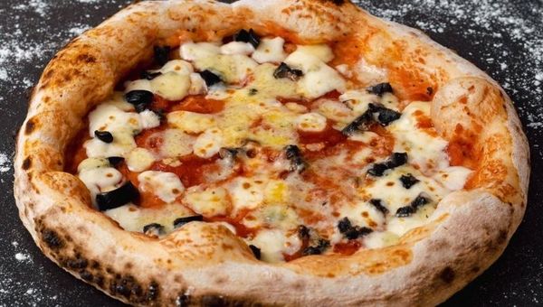 La vida es più bella con un pedazo de la pizza de La Grotta (pizzería 100% Napoletana)