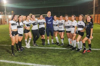 Crónica / CLÁSICO SEXY. Modelos le dieron duro al futbolacho