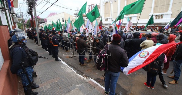 La Nación / Preocupa intermediación entre los campesinos y las autoridades