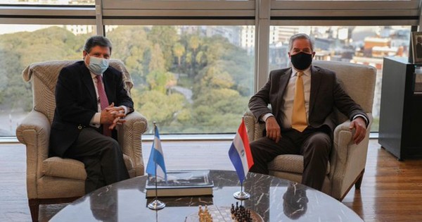 La Nación / Acevedo pidió a su par argentino abrir fronteras