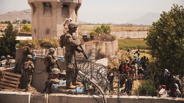 Siete muertos en el caos cerca del aeropuerto de Kabul, Afganistán