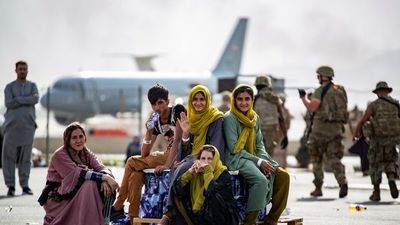 EEUU ordena a aerolíneas comerciales asistir en evacuación