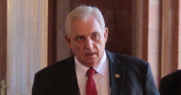 La Nación / Mejora salud del gobernador Schmalko