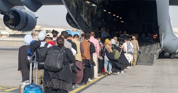 La Nación / EEUU ordena a aerolíneas a evacuar